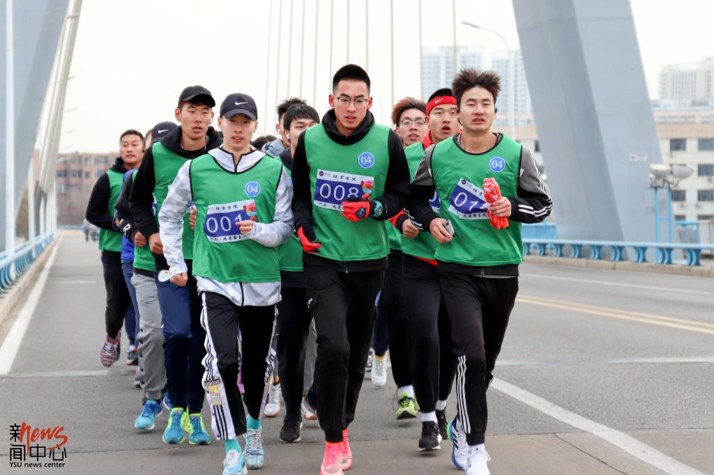 牢记一二·九，接力爱国情——记爱国主义长跑比赛（组图）