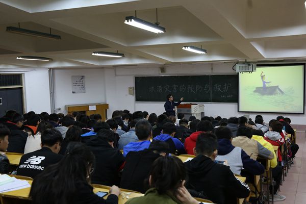 专题讲座现场(/摄)